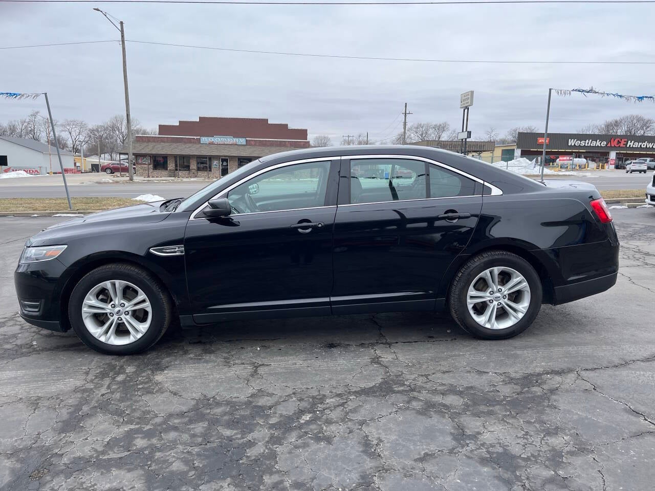 2018 Ford Taurus SEL 4dr Sedan