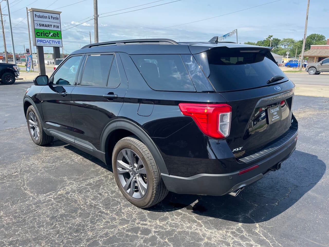 2023 Ford Explorer XLT AWD 4dr SUV