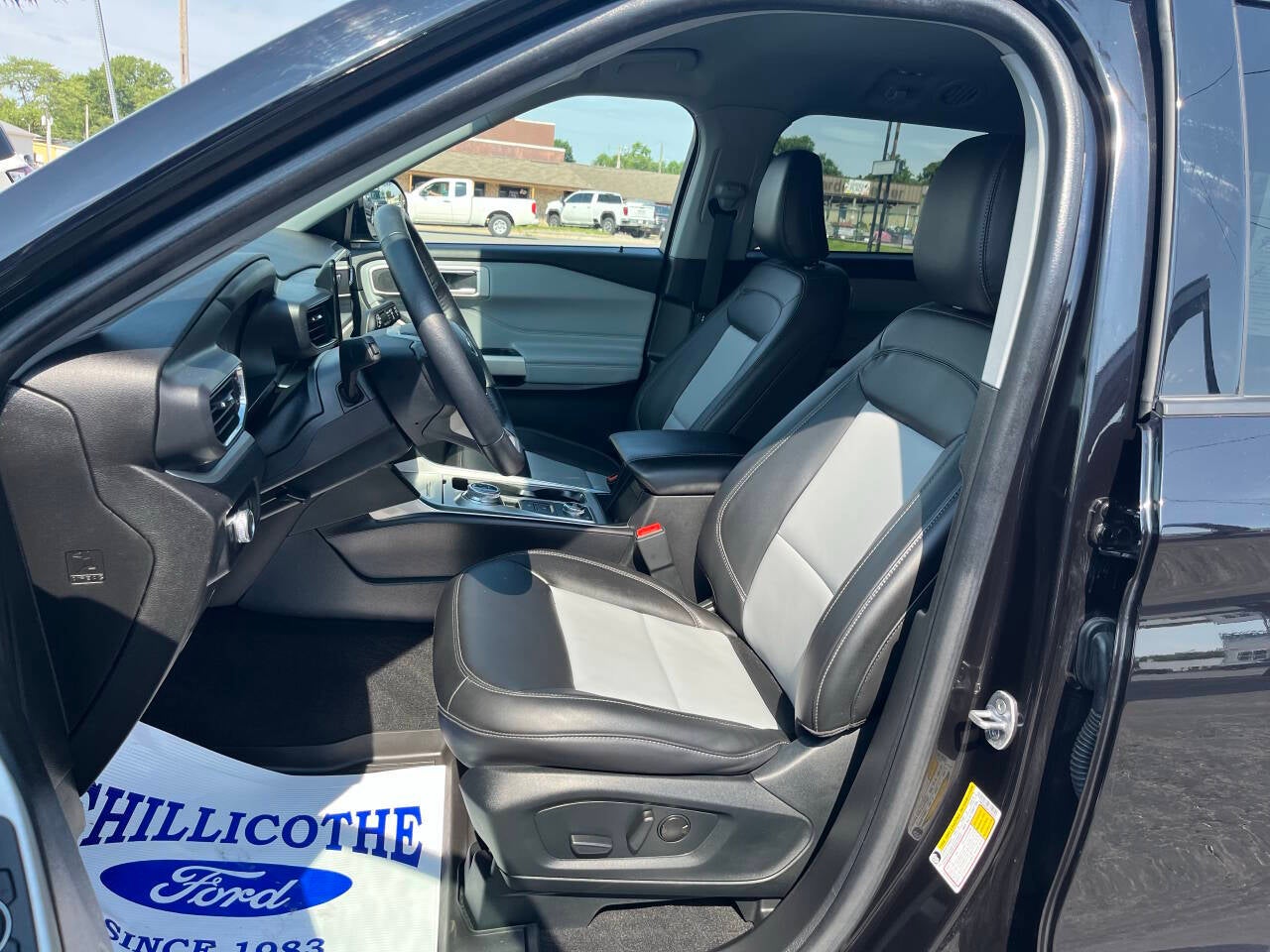 2023 Ford Explorer XLT AWD 4dr SUV