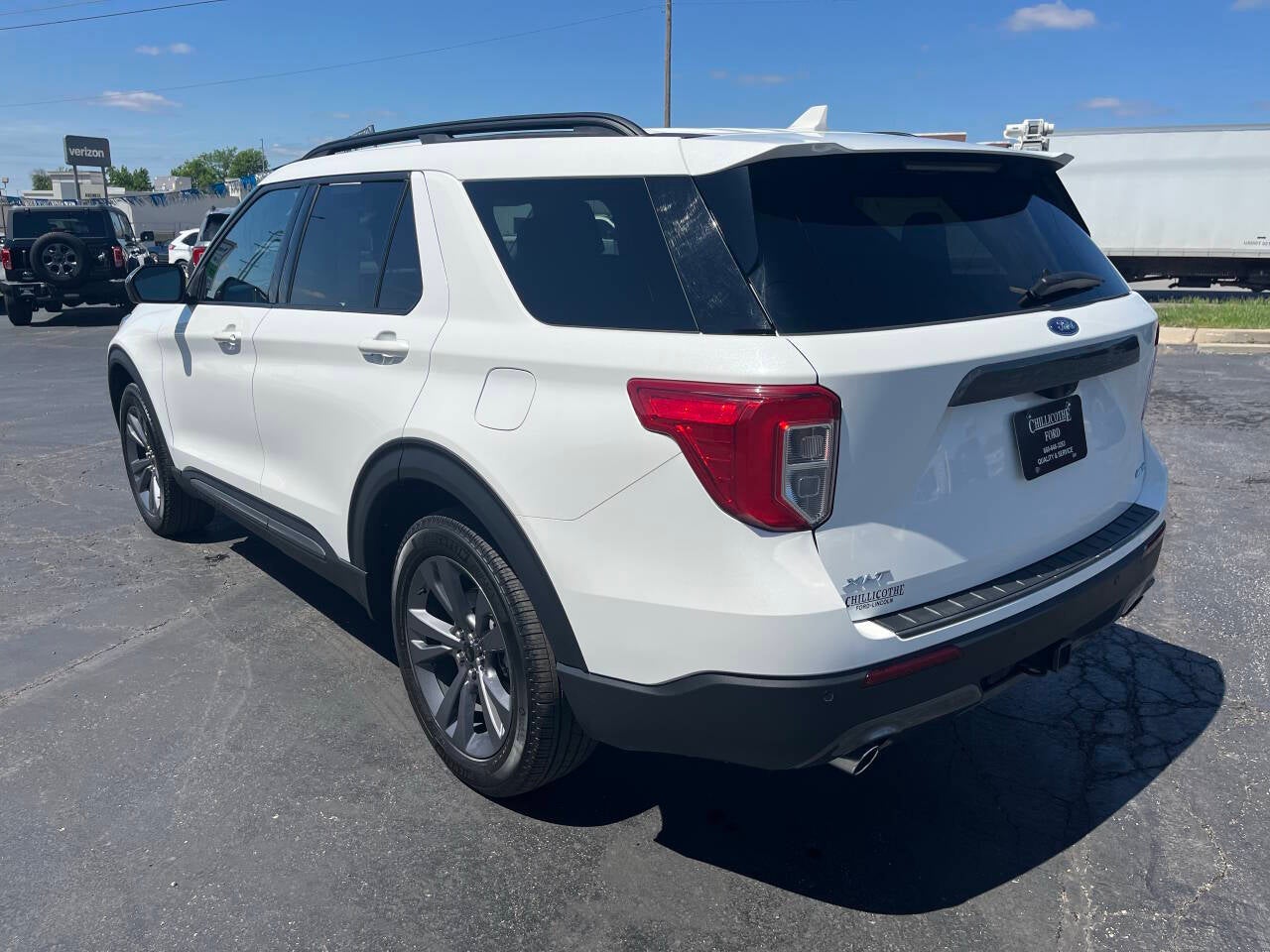 2023 Ford Explorer XLT AWD 4dr SUV