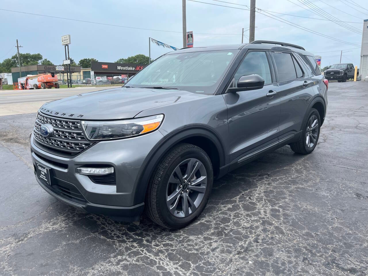 Used 2023 Ford Explorer XLT with VIN 1FMSK8DH5PGA73766 for sale in Kansas City