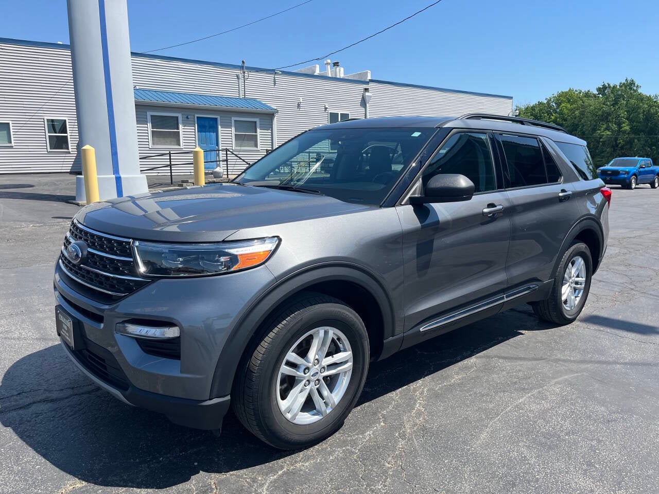 2023 Ford Explorer XLT AWD 4dr SUV