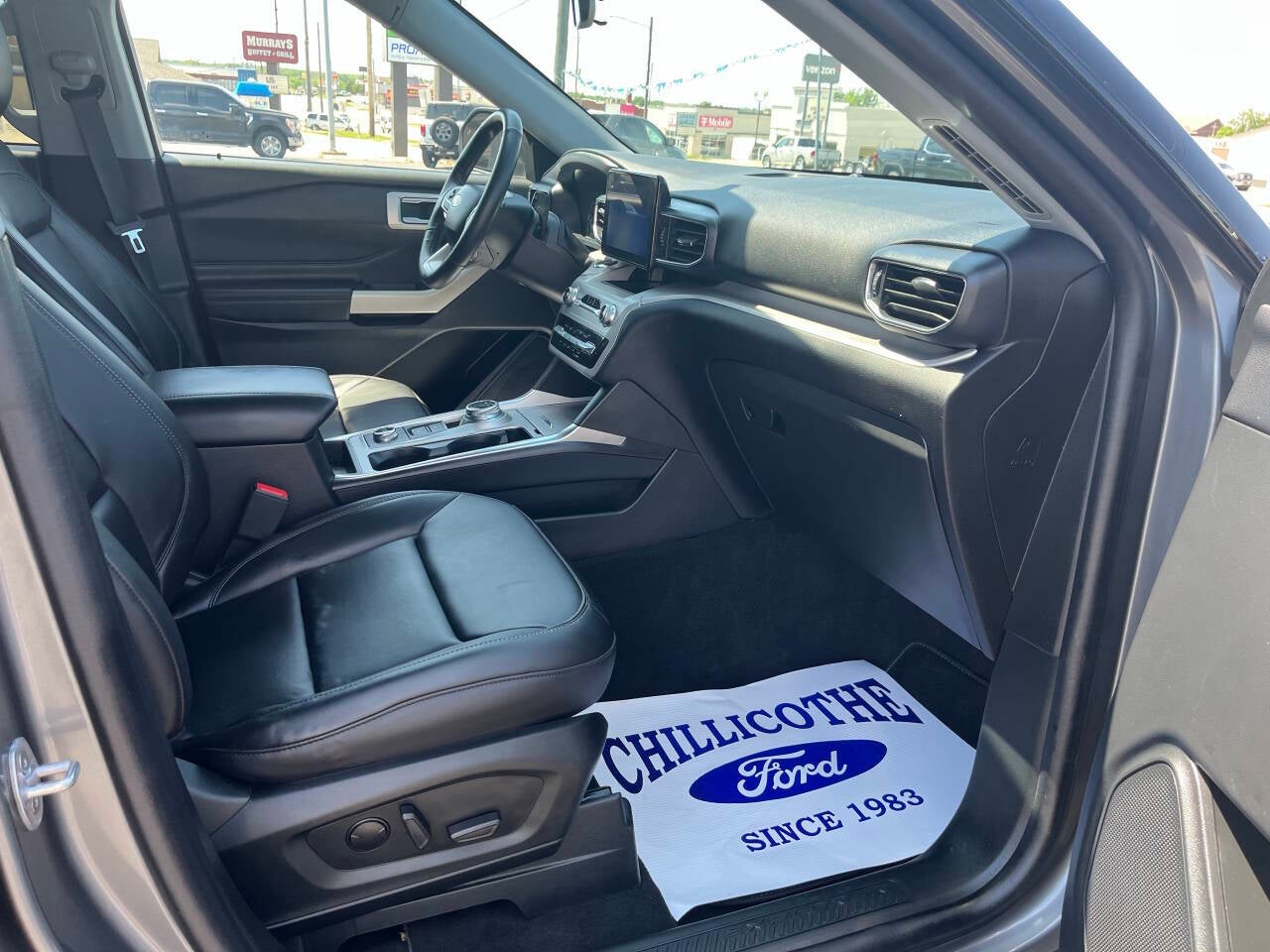 2023 Ford Explorer XLT AWD 4dr SUV
