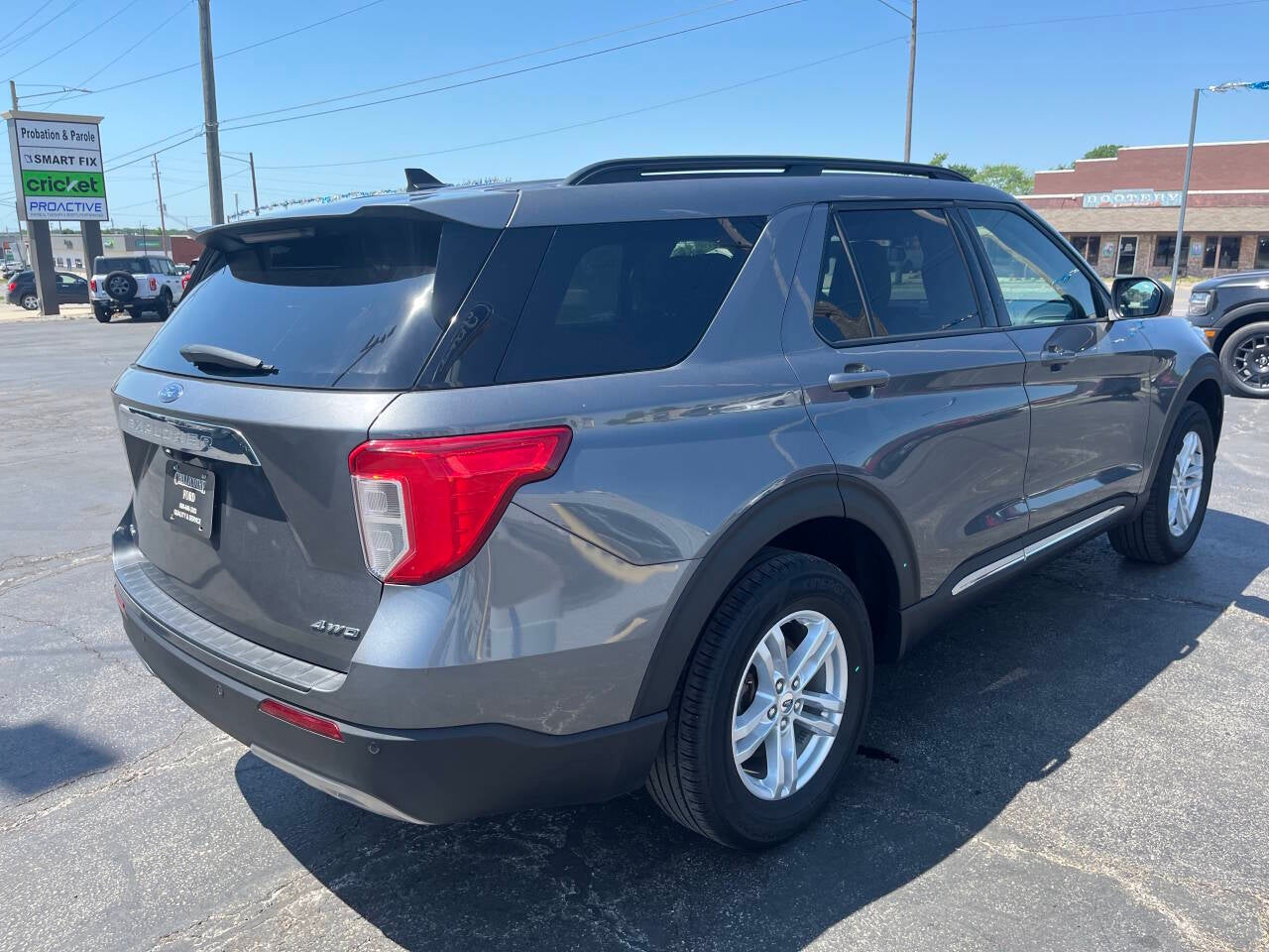 2023 Ford Explorer XLT AWD 4dr SUV