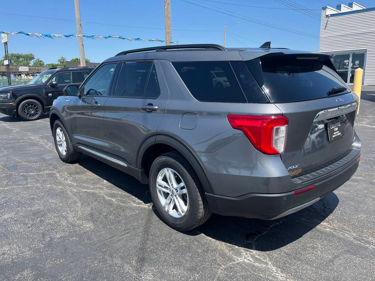 2023 Ford Explorer XLT AWD 4dr SUV