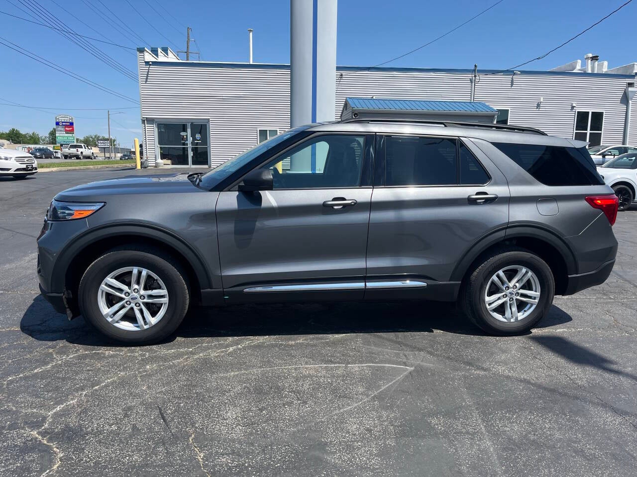 2023 Ford Explorer XLT AWD 4dr SUV