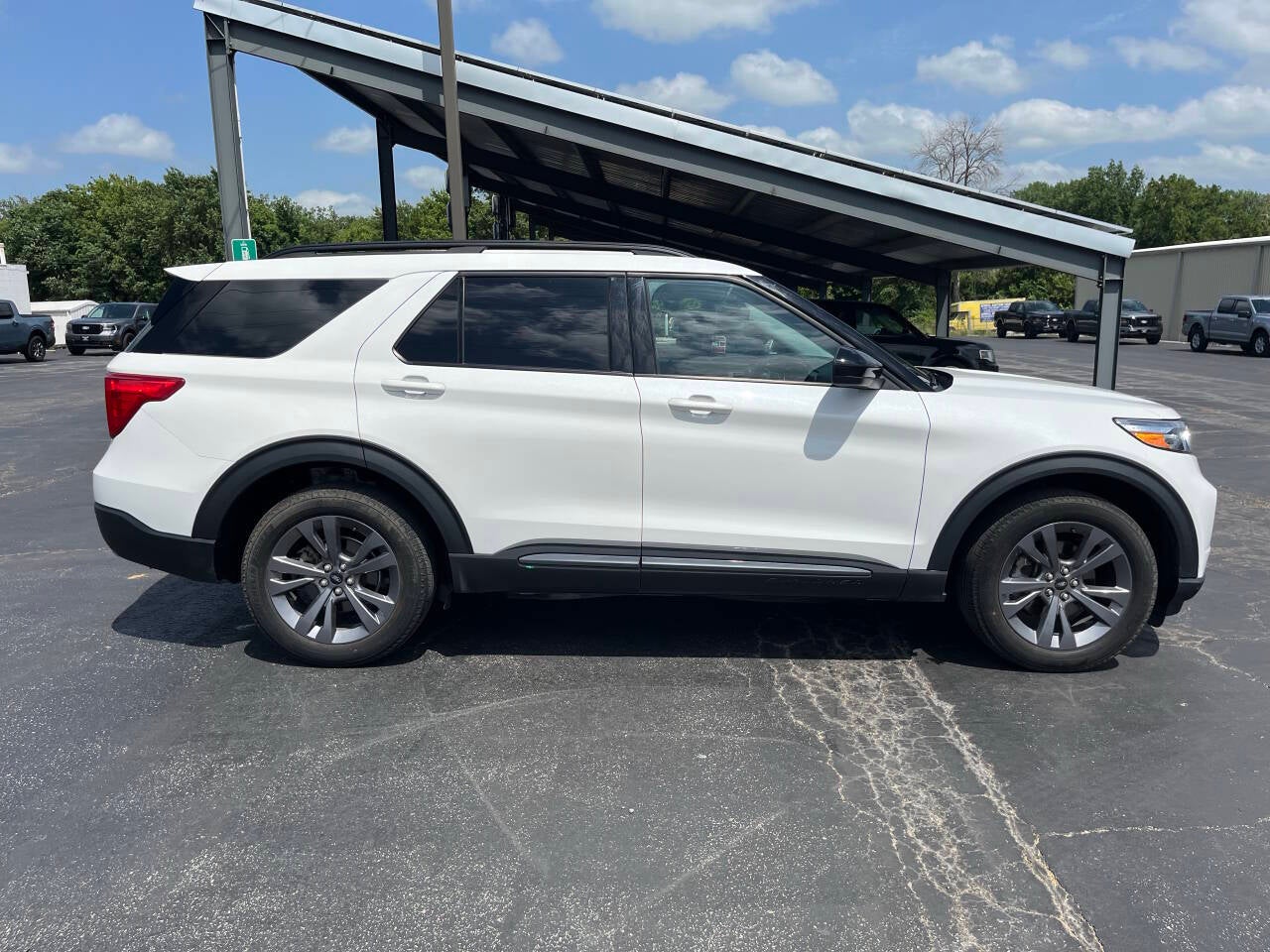 2023 Ford Explorer XLT AWD 4dr SUV