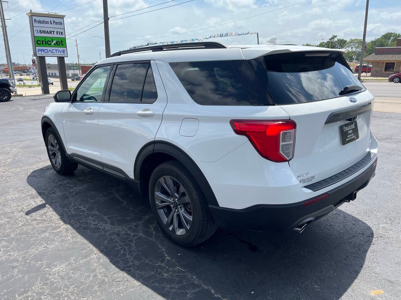 2023 Ford Explorer XLT AWD 4dr SUV