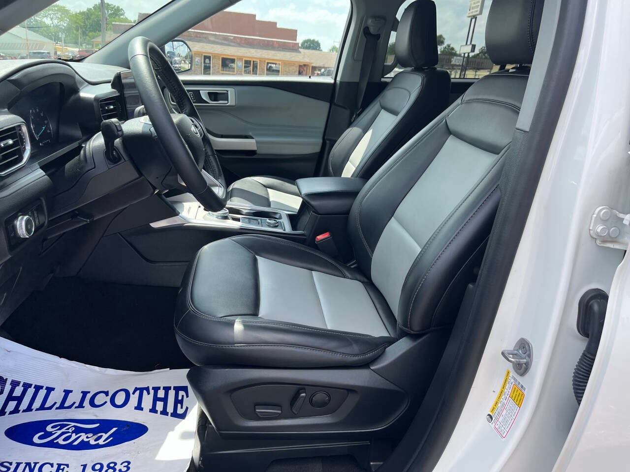 2023 Ford Explorer XLT AWD 4dr SUV