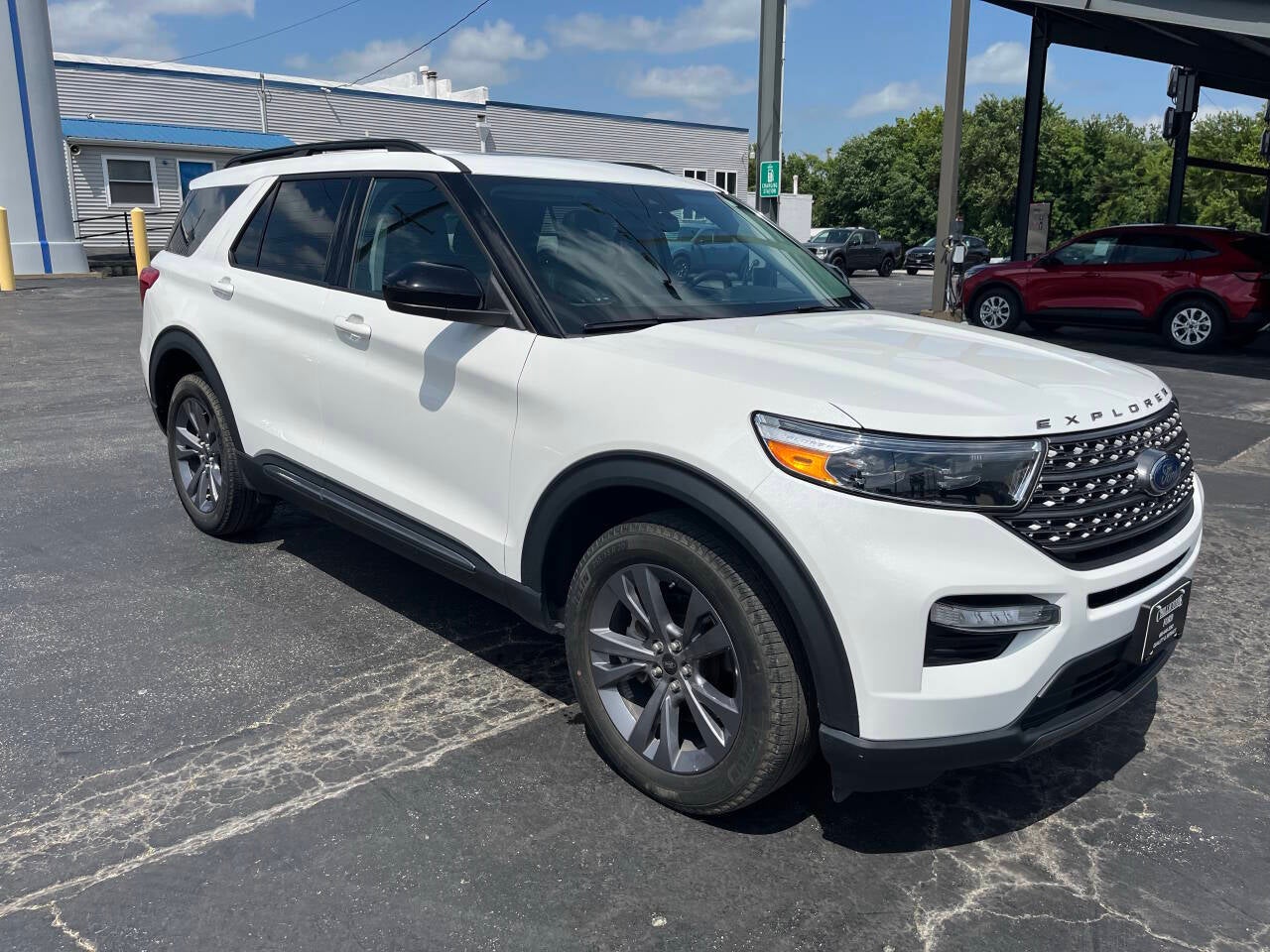 2023 Ford Explorer XLT AWD 4dr SUV
