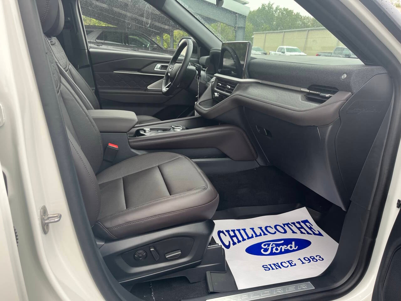 2027 Ford Explorer Platinum AWD 4dr SUV