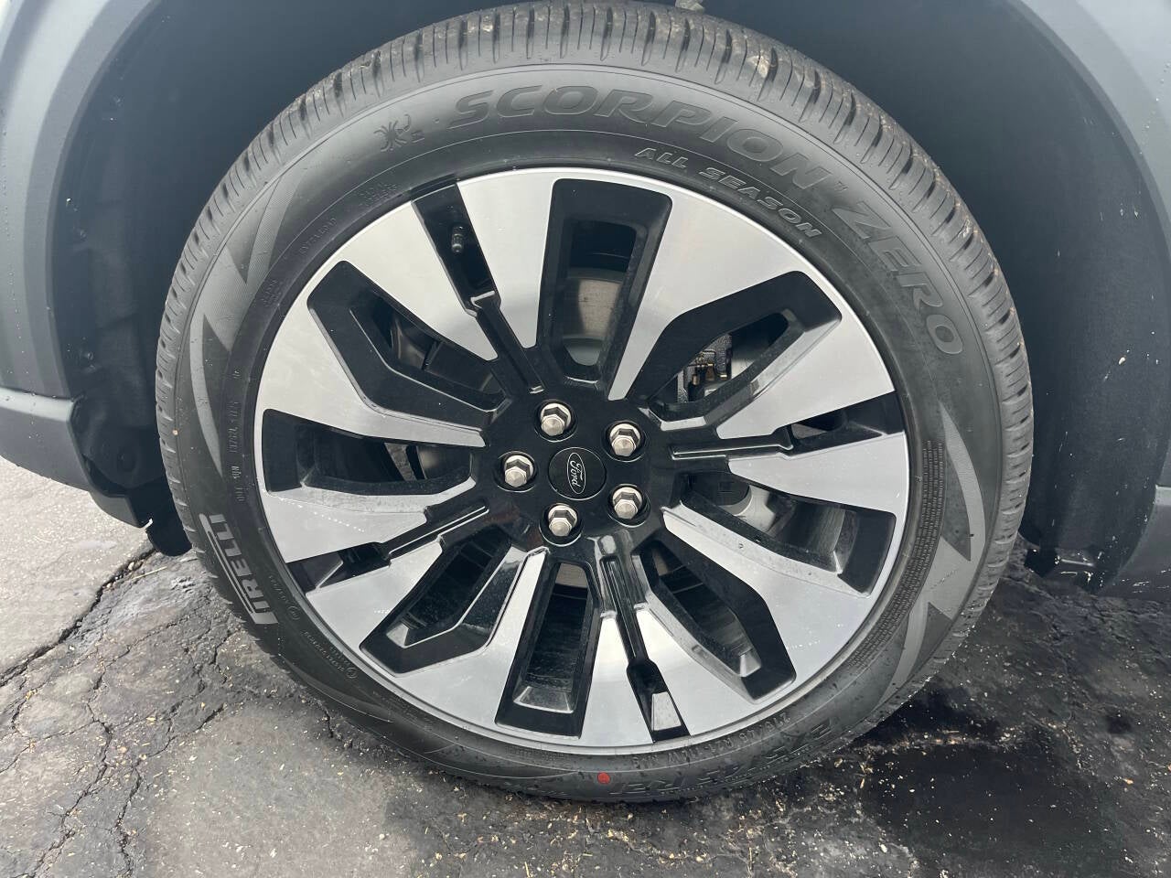 2027 Ford Explorer Platinum AWD 4dr SUV