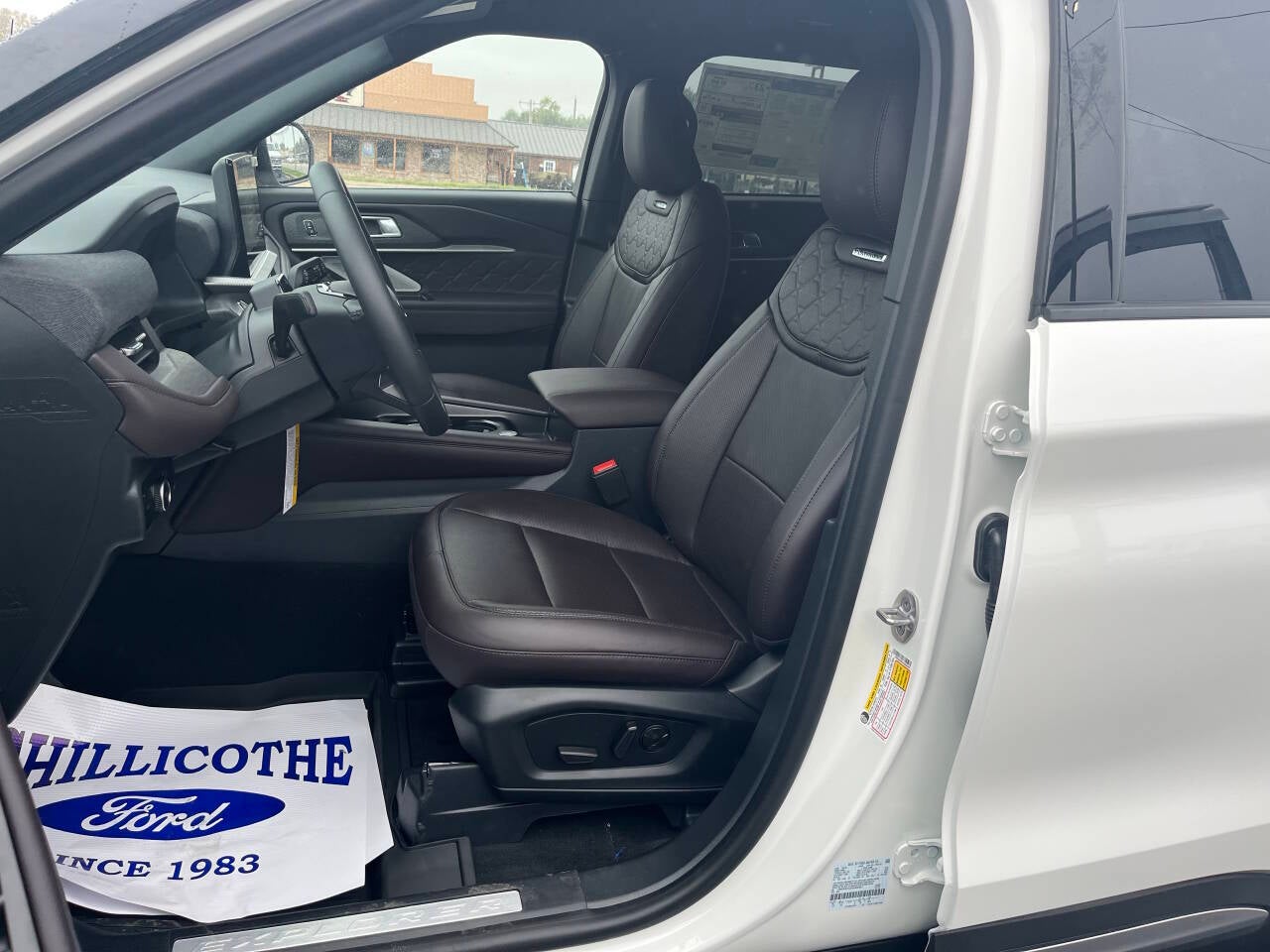 2027 Ford Explorer Platinum AWD 4dr SUV