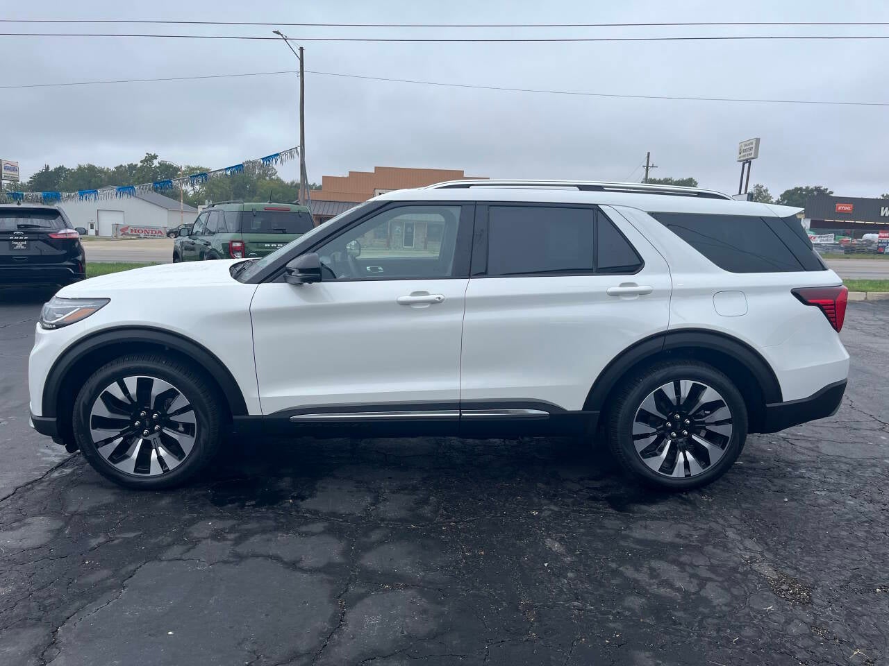2027 Ford Explorer Platinum AWD 4dr SUV