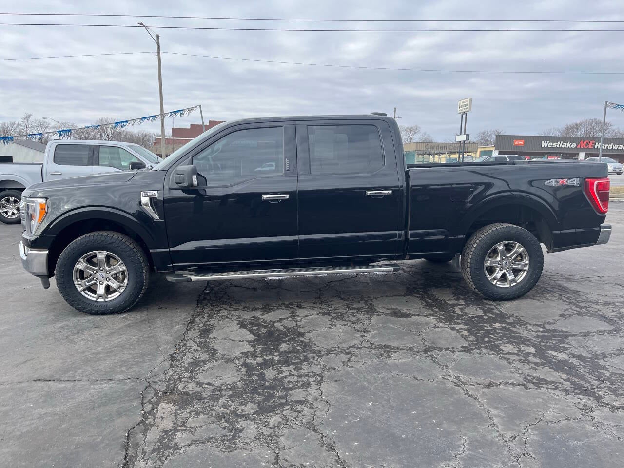 2022 Ford F-150 XLT 4x4 4dr SuperCrew 6.5 ft. SB