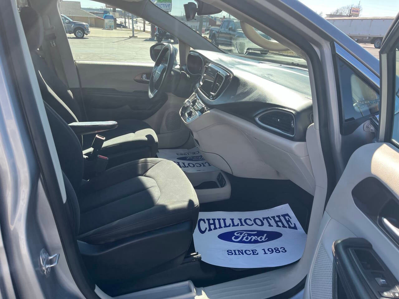 2017 Chrysler Pacifica Touring 4dr Mini Van