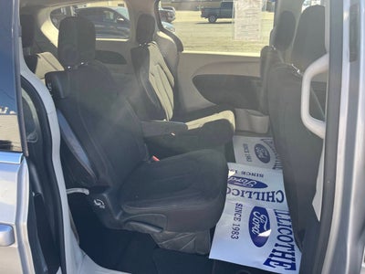 2017 Chrysler Pacifica Touring 4dr Mini Van