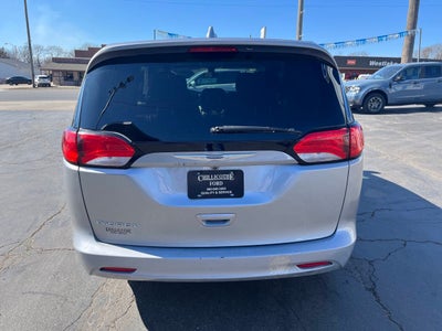 2017 Chrysler Pacifica Touring 4dr Mini Van