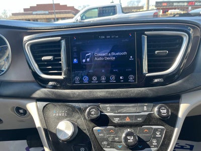 2017 Chrysler Pacifica Touring 4dr Mini Van