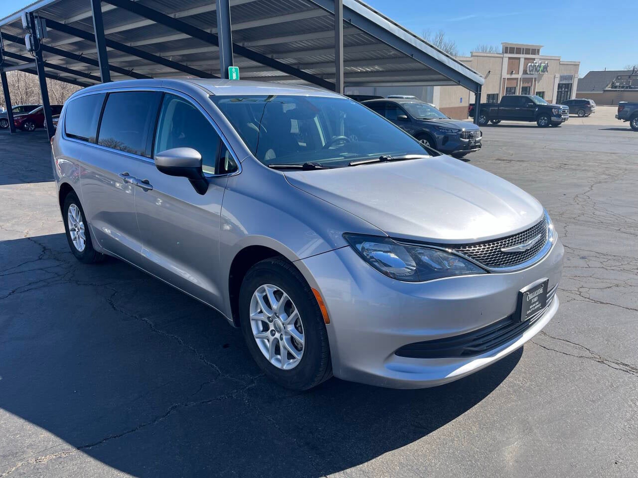 2017 Chrysler Pacifica Touring 4dr Mini Van